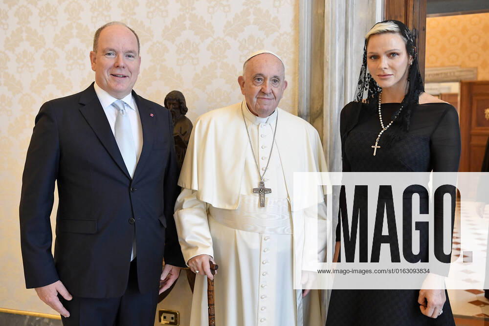 Bilder des Jahres 2022, Entertainment 07 Juli Entertainment Themen der Woche KW29 Italy, Rome, Vatican, 2022 07 20 Pope Francis meets Prince Albert II of Monaco and his wife Princess Charlene during a private audience at the Vatican.. Photograph by Vatican Mediia Catholic Press Photo Hans Lucas. RESTRICTED TO EDITORIAL USE - NO MARKETING - NO ADVERTISING CAMPAIGNS.