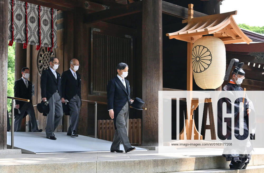 Bilder des Jahres 2022, Entertainment 07 Juli Entertainment Themen der Woche KW29 Emperor s visit to Meiji Jingu shrine Japanese Emperor Naruhito (C) visits Meiji Jingu shrine in Tokyo on July 21, 2022, ahead of the 110th anniversary of the passing of Emperor Meiji on July 30. (Pool photo) A14AA0001317817P