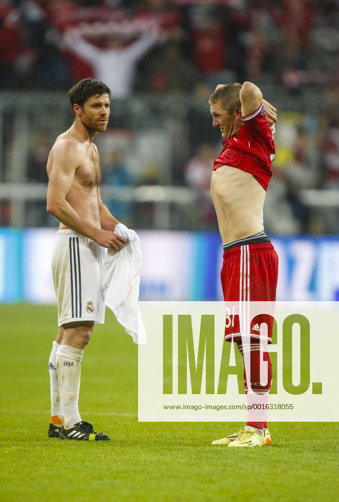 Xabi ALONSO, Real Madrid 14 tauschen Trikot Bastian SCHWEINSTEIGER, FCB 31 Emotionen, enttäuscht, Enttäuschung, Frust, frustriert, Trauer ,traurig, verzweifelt, Verzweiflung, gestikuliert und gibt Anweisungen, Aktion, Einzelbild, Gestik, Geste, FC BAYERN München - REAL MADRID (0 - 4) Halbfinale, RÜCKSPIEL Fussball UEFA Champions League, München, 29.04.2014 CL Saison 2013 2014, FCB, München, RM