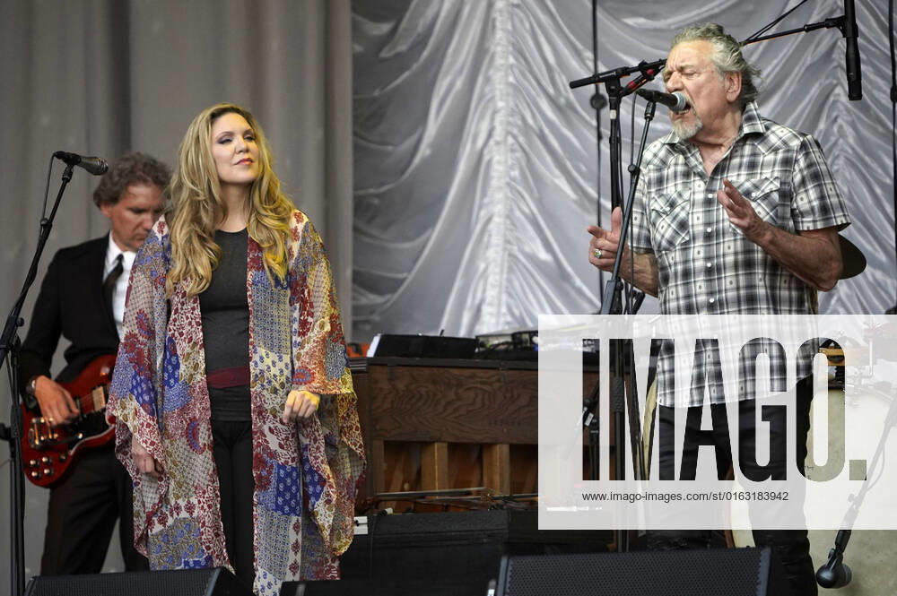 Alison Krauss and Robert Plant live at a concert of their Raise the Roof Tour 2022 at the Citadel Music Festival at the Zitadelle Spandau Berlin, 20 07 2022 Foto:xT.xBartillax xFuturexImage