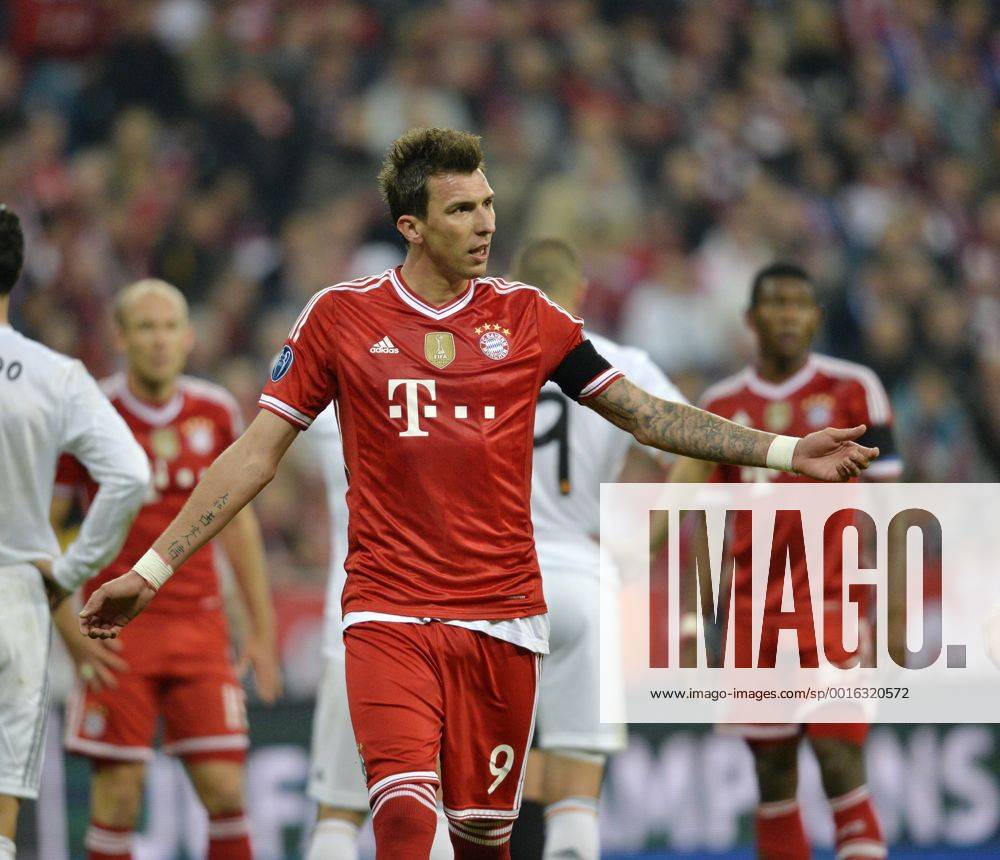 Fussball Champions League 2013 2014, Halbfinale, Rückspiel, FC Bayern München - Real Madrid, in der Allianz-Arena München. Mario Mandzukic (Bayern München) frustriert.