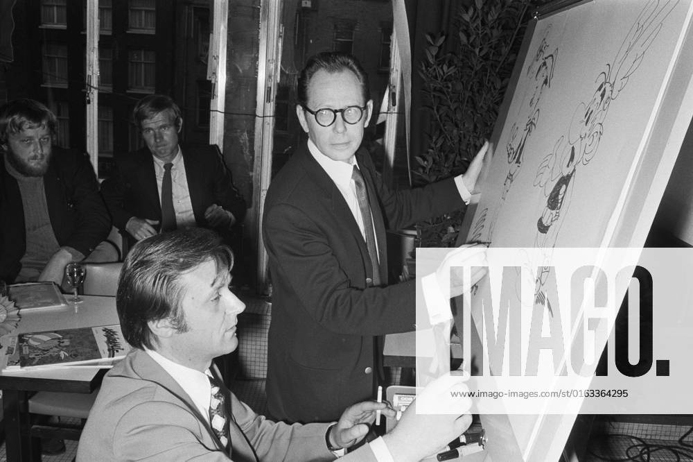 Anefo photo collection. Writers of comics Bijenkorf, Amsterdam. Kuwed Albert Uderzo (Draftsman Asterix) and Standing Morris (draftsman Lucky Luke). May 27, 1971. Amsterdam, Noord-Holland