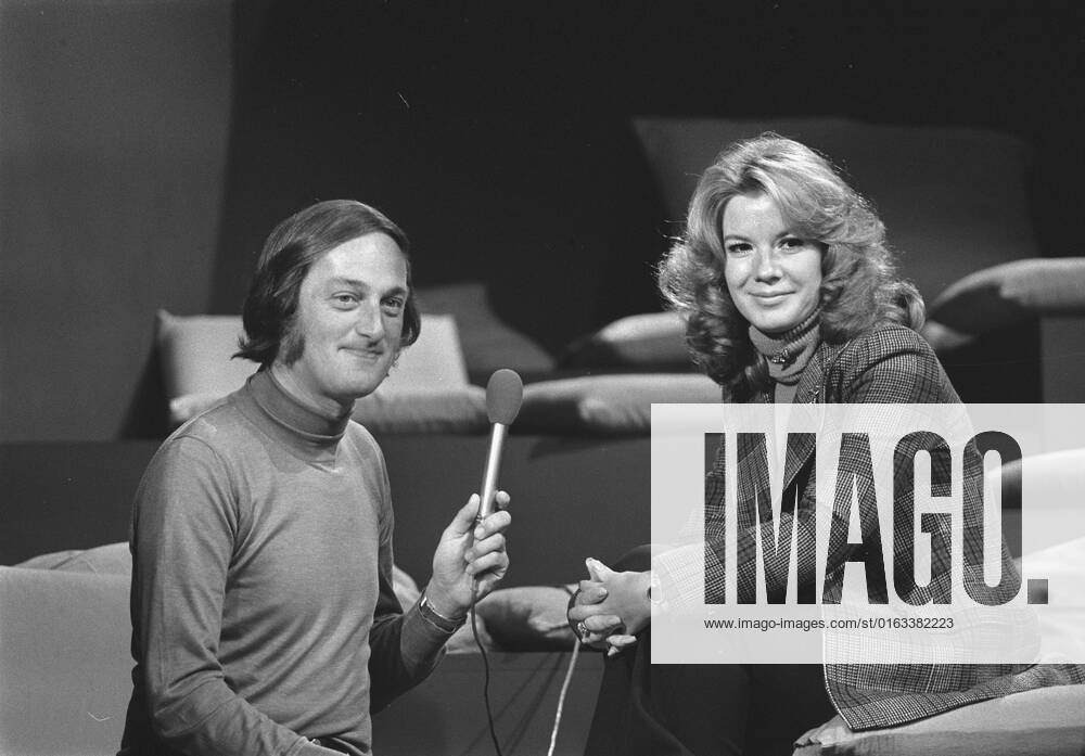 Anefo photo collection. Pim Jacobs and Vicki Carr in the TV program 3 x 1 = 3. October 23, 1972
