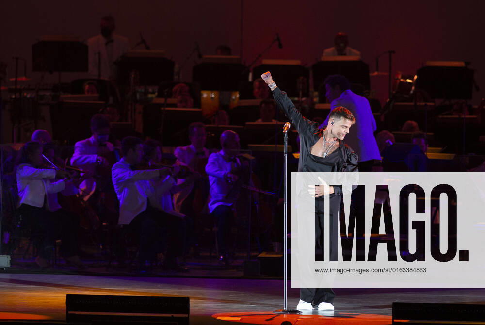 Puerto Rican singer Ricky Martin and Venezuelan maestro Gustavo Dudamel (back) perform along with the Los Angeles Philharmonic Orchestra at the Hollywood Bowl in California, USA, late 22 July 2022. Ricky Martin and Gustavo Dudamel concert at the Hollywood Bowl !ACHTUNG: NUR REDAKTIONELLE NUTZUNG!