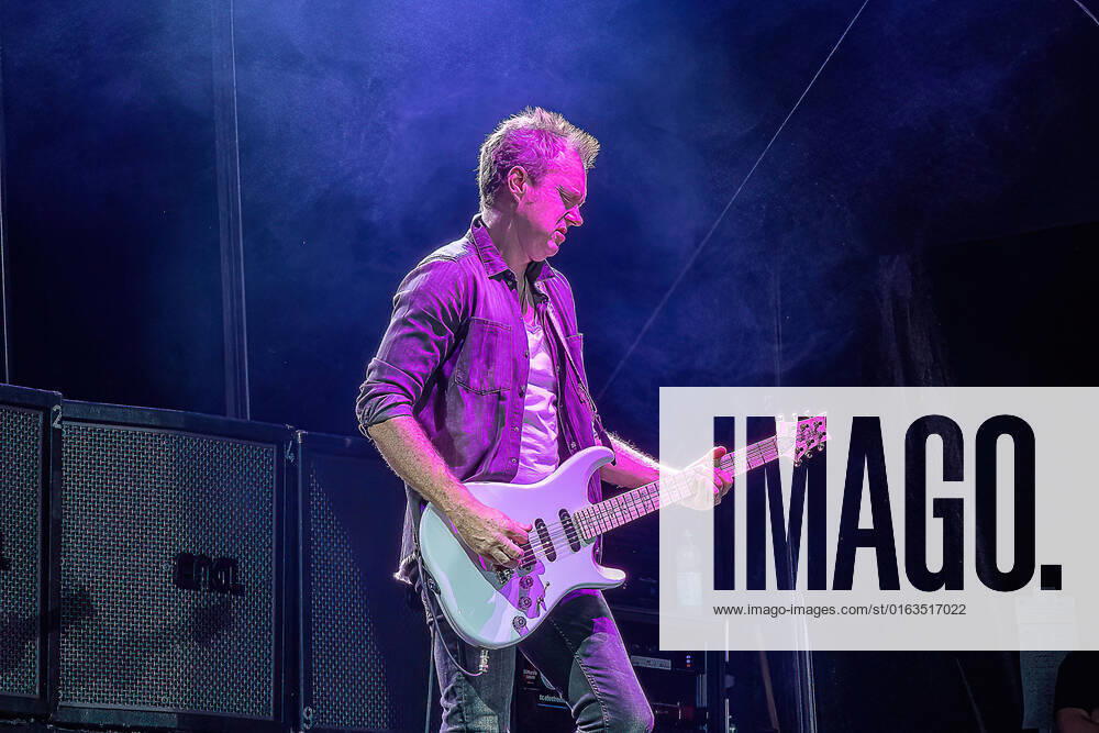 Loerrach Loerrach, Stimmen Festival 2022, 24 07 2022 Guitarist Simon McBride with the British rock band Deep Purple Deep Purple during the performance of the band on Thursday, 24 07 2022 at the Stimmen Festival The Stimmen Festival 2022 in Loerrach.