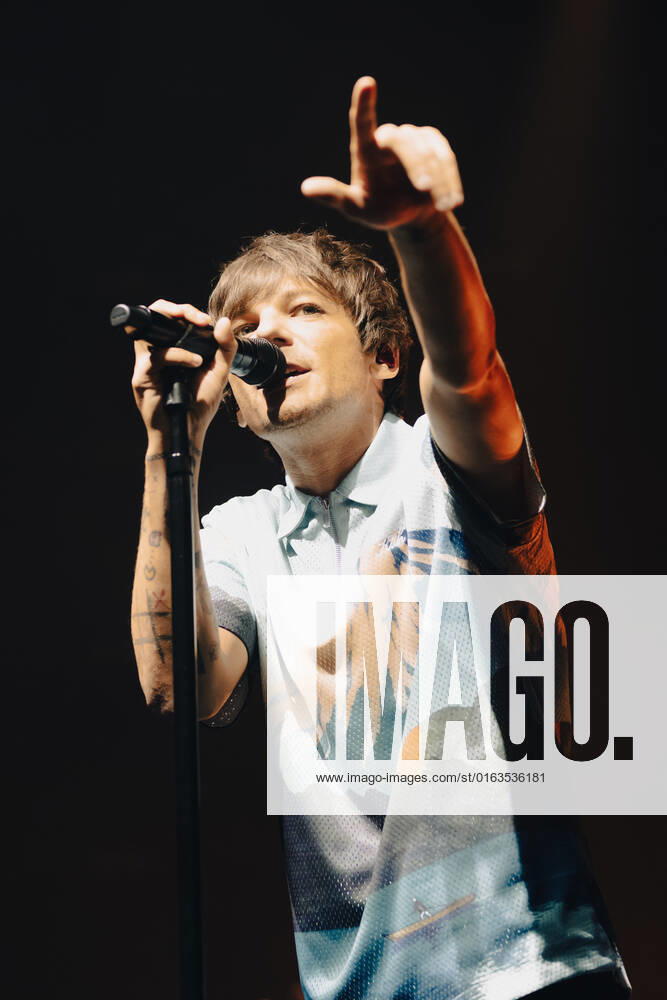 Louis Tomlinson performs at a sold out Margaret Court Arena on July 25, 2022 in Melbourne, Australia. - ZUMAp121 1013398836st