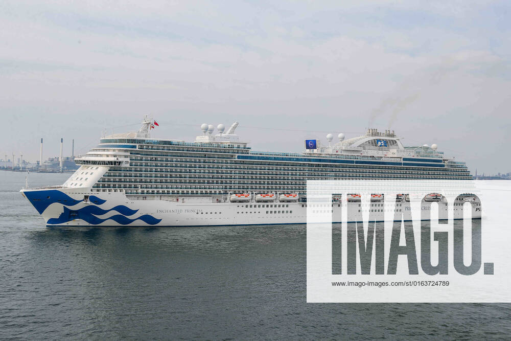 Enchanted Princess in Copenhagen on 27 06 2022 Enchanted Princess in Copenhagen photo osnapix cruise Enchanted Princess MH