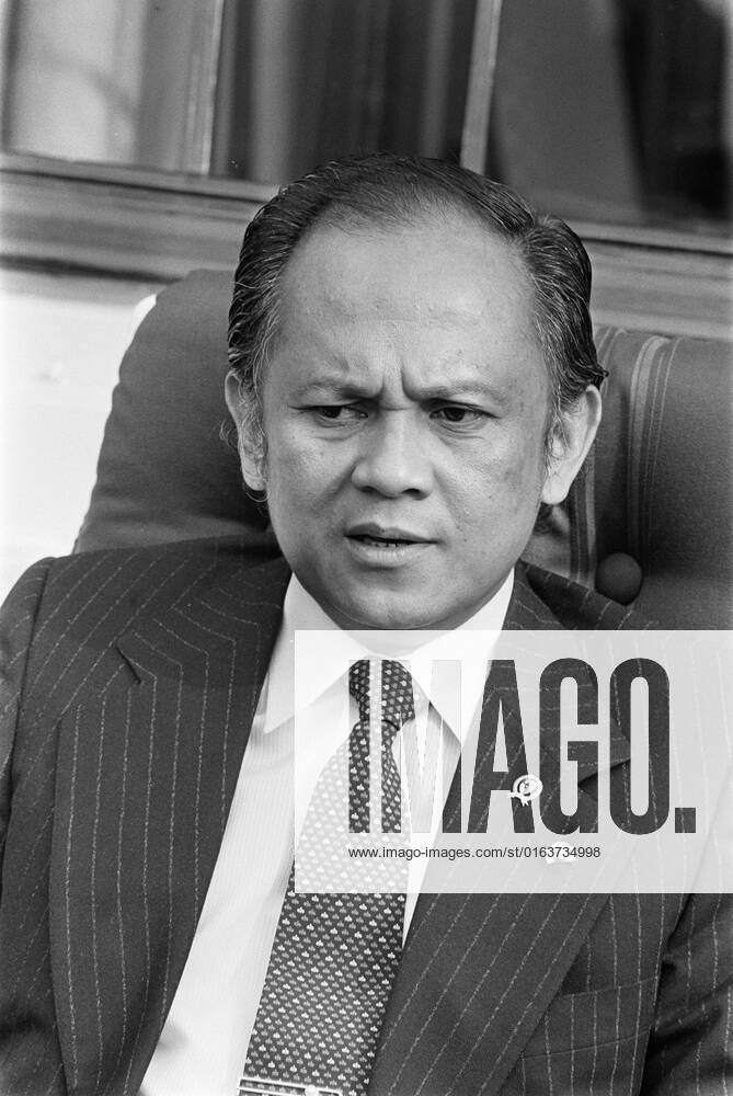 Anefo photo collection. Prime Minister Lubbers receives the Indonesian Minister of Technology Habibie at the Catshuis. Minister Bacharuddin Jusuf Habibie. June 6, 1983. The Hague, South Holland