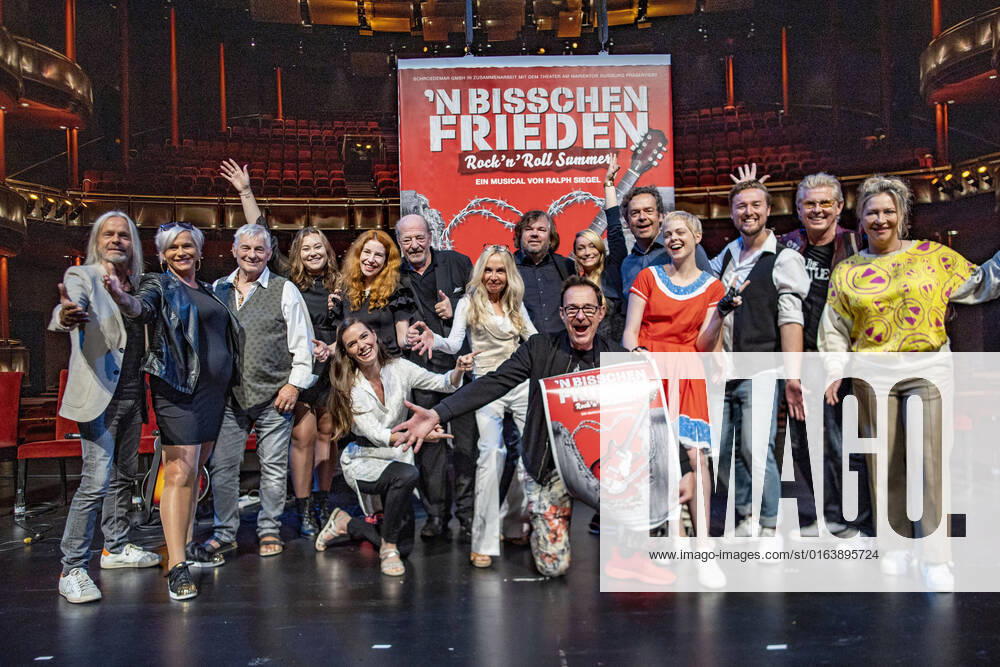DU Duisburg , New musical NÂ bit of peace by star composer Ralph Siegel will be performed from October 2022 at the Theater am Marientor in Duisburg v l Dan Lucas , Annika Hönig Hoenig , Stefanie Black , Madeleine Haipt , Laura Siegel , Ralph Siegel , Sonia Farke , Benjamin Sahler , Wolfgang De Marco