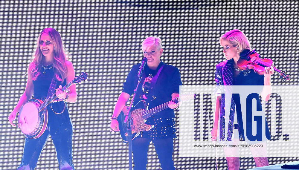 The Chicks - Emily Strayer, Natalie Maines and Martie Maguire perform at Shoreline Amphitheatre on July 30, 2022 in Mountain View, California. Mountain View USA - ZUMAs181 20220730_zea_s181_019