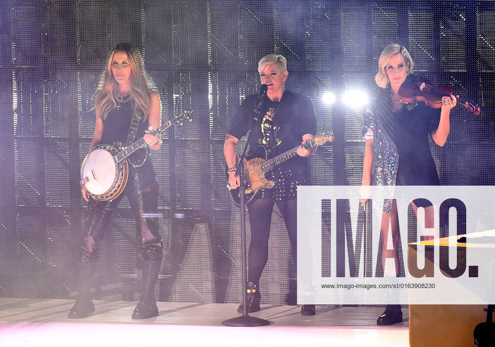 The Chicks - Emily Strayer, Natalie Maines and Martie Maguire perform at Shoreline Amphitheatre on July 30, 2022 in Mountain View, California. Mountain View USA - ZUMAs181 20220730_zea_s181_021