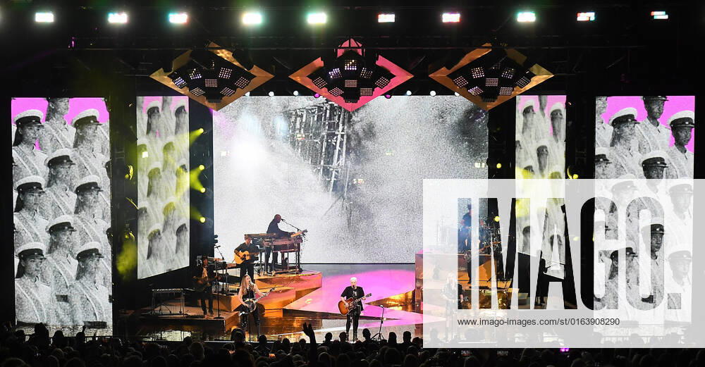 The Chicks - Emily Strayer, Natalie Maines and Martie Maguire perform at Shoreline Amphitheatre on July 30, 2022 in Mountain View, California. Mountain View USA - ZUMAs181 20220730_zea_s181_062