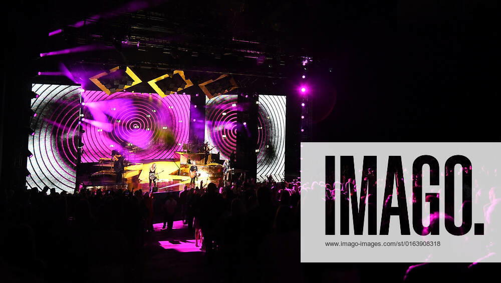 The Chicks - Emily Strayer, Natalie Maines and Martie Maguire perform at Shoreline Amphitheatre on July 30, 2022 in Mountain View, California. Mountain View USA - ZUMAs181 20220730_zea_s181_070