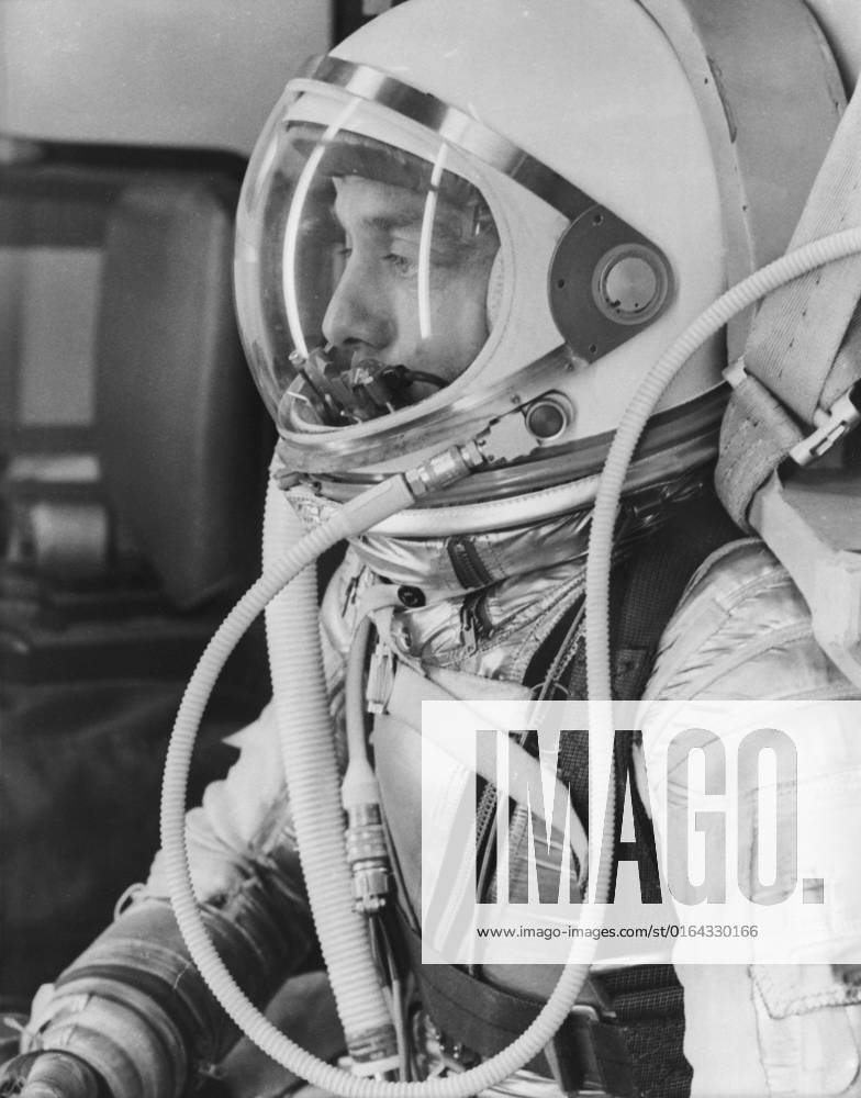 S61-02766 (5 May 1961) --- Side view of astronaut Alan B. Shepard Jr. in his pressure suit, with helmet closed, for the Mercury-Redstone 3 (MR-3) flight, the first American manned spaceflight.