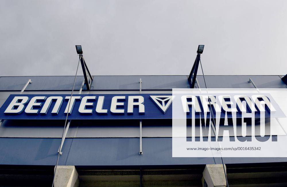 Fußball, Stadiongeschichte SC Paderborn Benteler Arena in Paderborn, Aussenansicht, Randmotiv, , Aufstieg Paderborn in die 1.Bundesliga, Fussball 2. Bundesliga, 34. Spieltag, SC Paderborn 07 (PB) am 11.05.2014 in Paderborn Deutschland.