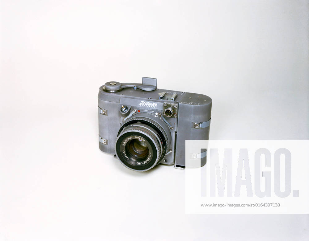 S65-23639 (28 April 1965) --- A bench view of a 70mm camera expected to be used by the Gemini-4 astronauts.