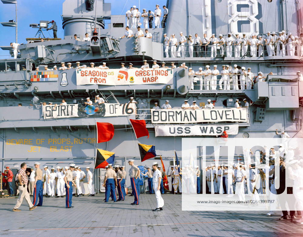 S65-63644 (18 Dec. 1965) --- Crewmen of the aircraft carrier USS Wasp gather on deck to watch the recovery of the National Aeronautics and Space Administration s Gemini-7 spacecraft and astronauts. Gemini-7, with astronauts Frank Borman, command pilot, and James A. Lovell Jr., pilot, splashed down in the western Atlantic at 9 05 a.m. (EST), Dec. 18, 1965, to conclude a record-breaking 14-day mission in space.