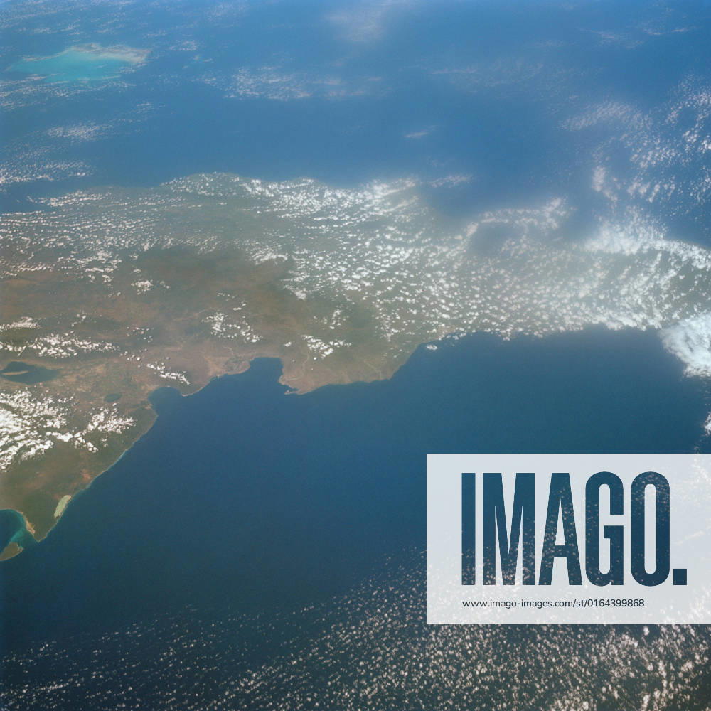 S65-63926 (16 Dec. 1965) --- Island of Hispaniola, Dominican Republic end, as seen from the National Aeronautics and Space Administration s Gemini-7 spacecraft during its 179th revolution of Earth. North is toward the left of the picture. This photograph was taken with a modified 70mm Hasselblad camera, using Eastman Kodak, Ektachrome MS (S.O. 217) color film.