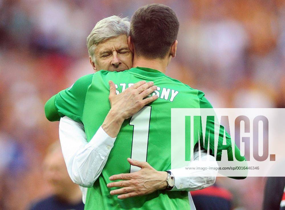Football - 2014 FA Cup Final - Arsenal FC vs. Hull City Arsenal manager Arsene Wenger hugs goalkeeper Wojciech Szczesny at Wembley.