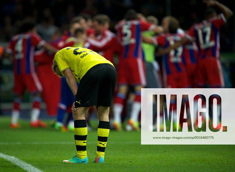 Fussball Berlin Olympiastdion 17.05.2014 DFB Pokalfinale Borussia Dortmund geg FC Bayern Muenchen (München) O:2 nach Verlaengerung Torjubel FCB im Hindergrund 0:2 vorne Marcel SCHMELZER 29 BoDo