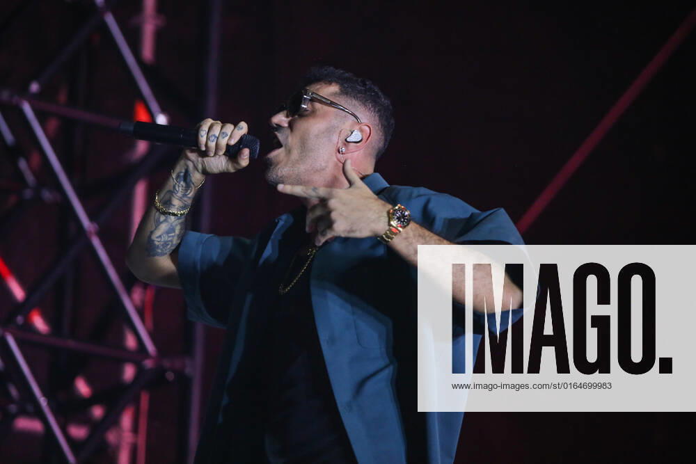 Marracash Performs In Pescara, Italy Italian rapper Marracash (Fabio Bartolo Rizzo) in concert on the stage for the Zoo Music Fest in Pescara. during the Italian singer Music Concert Marracash - Summer Tour on August 07, 2022 at the Porto Turistico in Pescara, Italy Pescara Italy