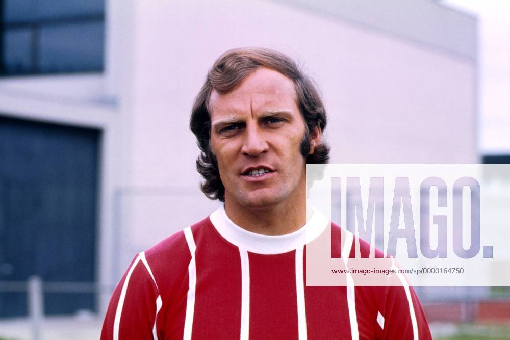 Franz Roth (FC Bayern München) im Porträt Fußball 1. BL Herren Saison 1972 1973: FC Bayern München, Porträttermin, Vorstellung, Präsentation Porträt München