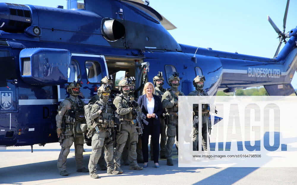 Federal Minister of the Interior Nancy Faeser with officers of the GSG 9 of the Federal Police in front of a helicopter Federal Minister of the Interior Nancy Faeser visits the Federal Police Flight Service as well as the GSG 9 of the Federal Police on 08 August 2022 in Sankt Augustin Both services are under the Federal Police Directorate 11 Sankt Augustin North Rhine Westphalia Germany