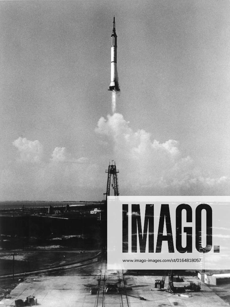 JSC2007-E-046477 (5 May 1961) --- Launching of the Mercury-Redstone 3 (MR-3) spacecraft from Cape Canaveral on a suborbital mission -- the first U.S. manned spaceflight. Original image number was 61-MR3-74.