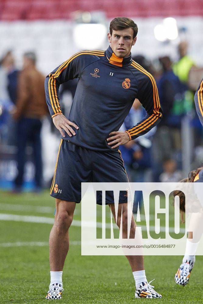 Lisbon, Portugal. Midfielder Gareth Bale of Real Madrid stretches during the Real Madrid training session prior to the UEFA Champions League final between Real Madrid and Atletico Madrid at Lisboa e Benfica Stadium, Lisbon, Portugal Arlandisx ActionPlus11524682