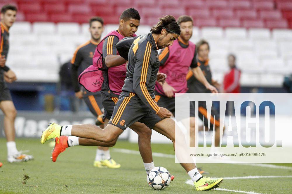 Real Madrid s Carlos Henrique Casemiro (l) and Sami Khedira during training session previous to the UEFA Champions League 2013 2014 Final match.May 23,2014. (20151536)