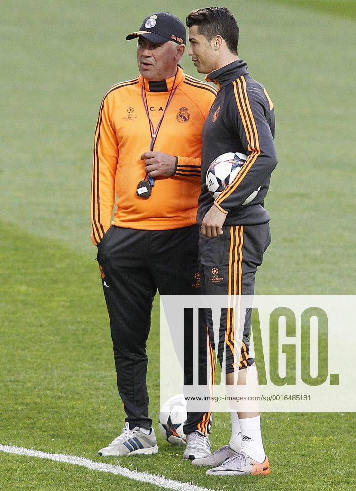 Real Madrid s coach Carlo Ancelotti (l) and Cristiano Ronaldo during training session previous to the UEFA Champions League 2013 2014 Final match.May 23,2014. (20151542)