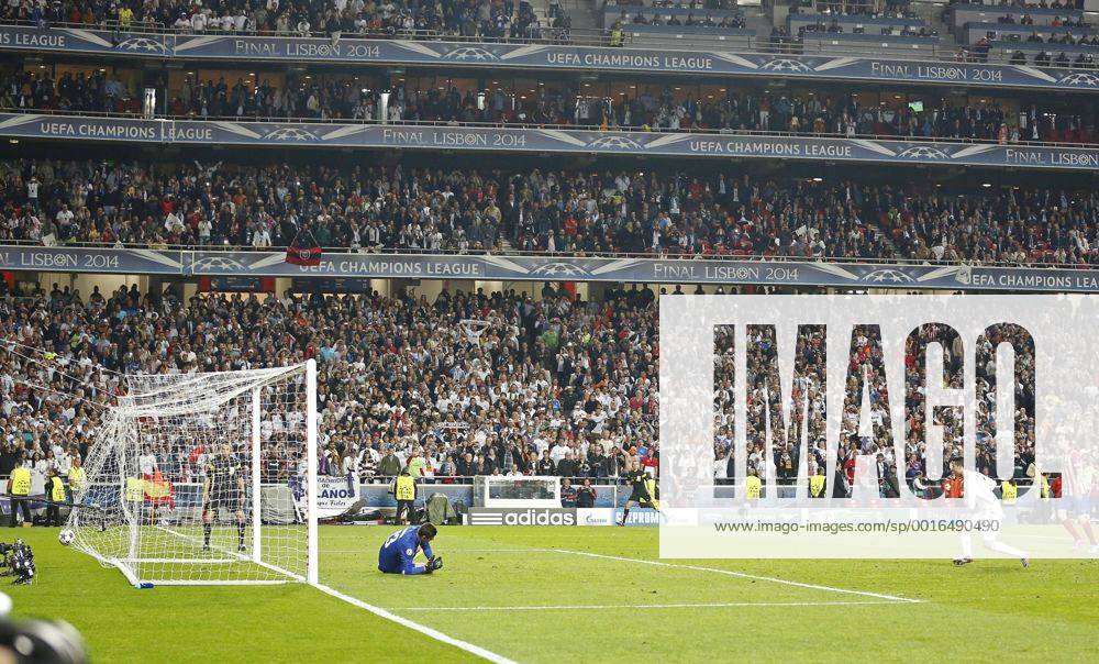 Cristiano RONALDO, Real Madrid 7 Torschuss, schiesst das Tor zum 4-1 REAL MADRID - ATLETICO MADRID ( - ) Fussball UEFA Champions League, Finale, im Stadion Estadio da Luz Lissabon am 24.05.2014 CL Saison 2013 2014