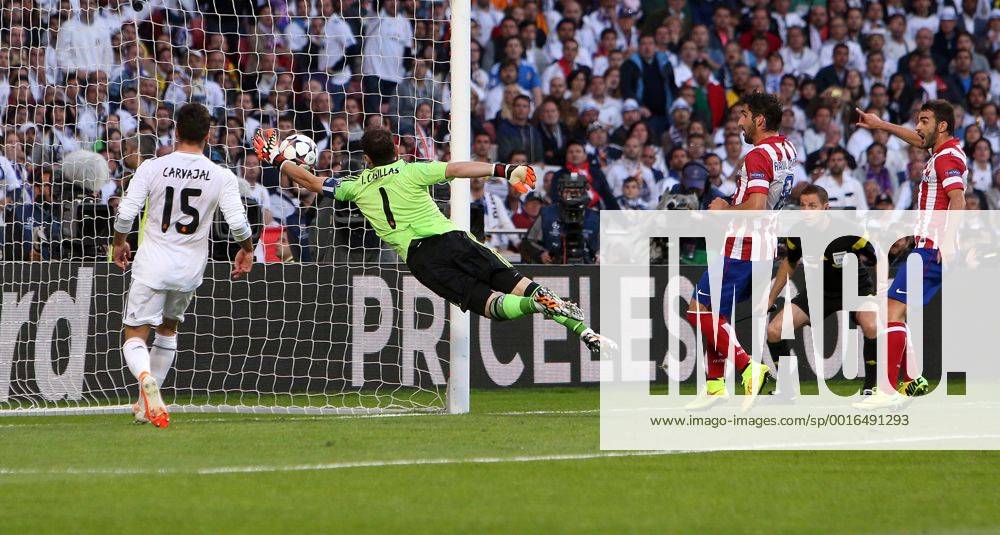 Lissabon Fußball Champions League Finale Real Madrid CF vs. Club Atletico de Madrid, Tor zum 0:1 für Atletico Madrid durch Diego Godin, Torwart Iker Casillas (Real) kann nur noch hinter sich greifen