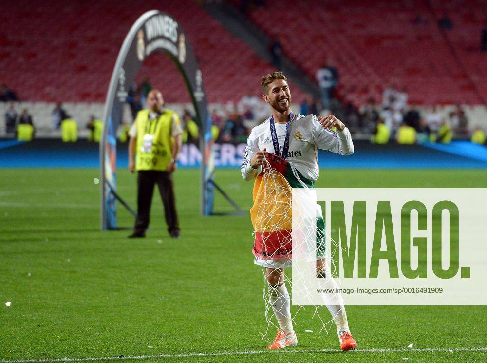 Fussball Champions League Finale, Real Madrid - Atletico Madrid, v.l. Sergio Ramos (Real Madrid) jubeln jubelt nach Spielende. mit Tornetz