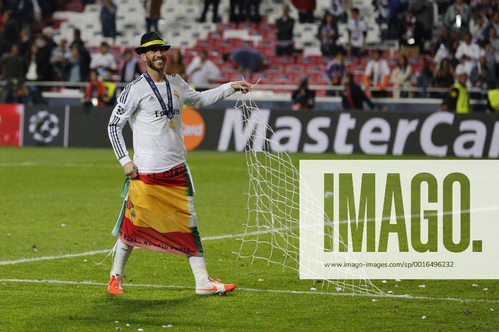 Sergio Ramos (Real Madrid CF 4) smiling with a hat and a part of the goal net in his hands after the final of the Champions league between Real Madrid and Atletico Madrid, Estadio da Luz in Lisbon on May 24., 2014. Real Madrid gegen Atletico Madrid im Finale der Champions League, Saison 2013 2014 am 24. Mai 2014.