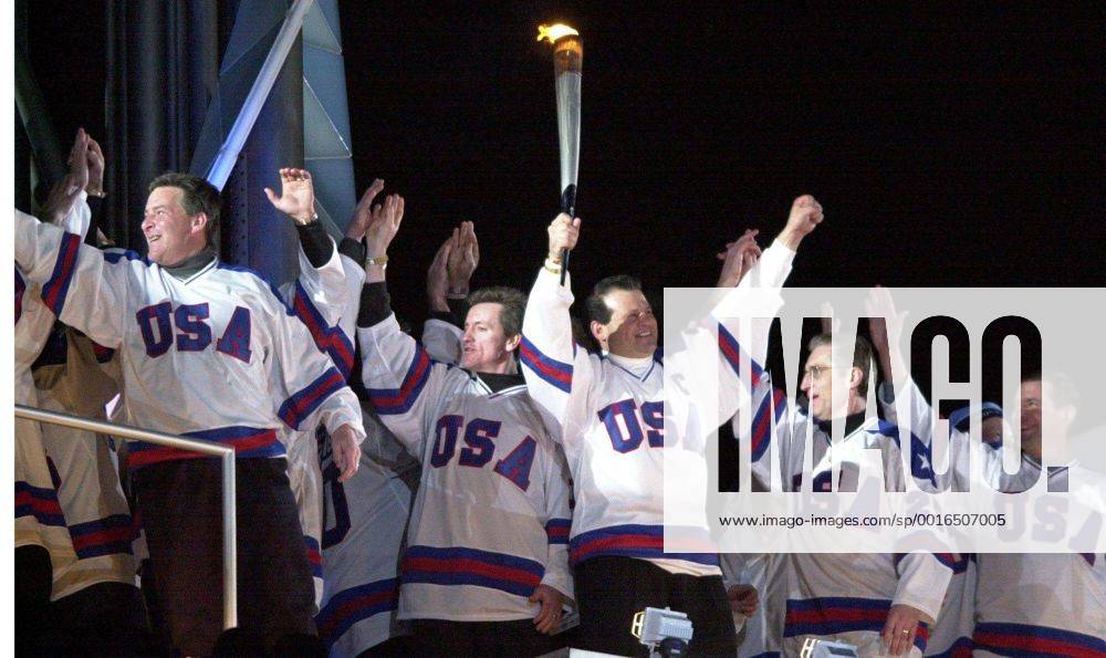 Feb. 8, 2002 - U.S. - The 1980 USA men s hockey team lights the Olympic Cauldron at the Winter Olympic Opening Ceremony Friday February 8, 2002 in Salt Lake City, Utah. (GT) - Feb. 8, 2002 - ZUMAm67