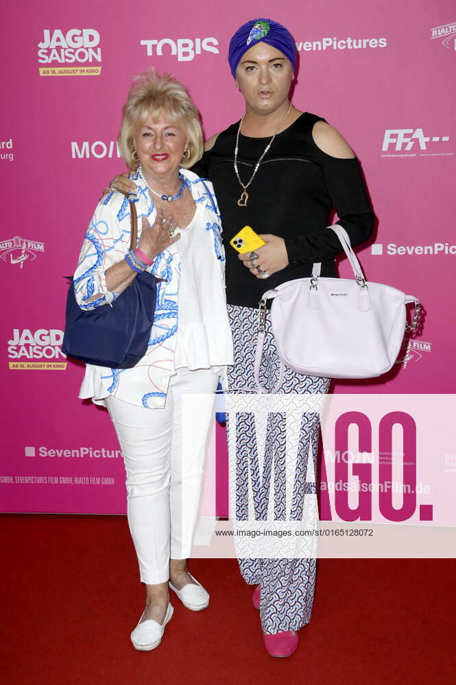 Stefanie Simon and Julian F M Stoeckel at the premiere of the feature film Jagdsaison at Zoo Palast Berlin, 10 08 2022 Foto:xF.xFuturexImage