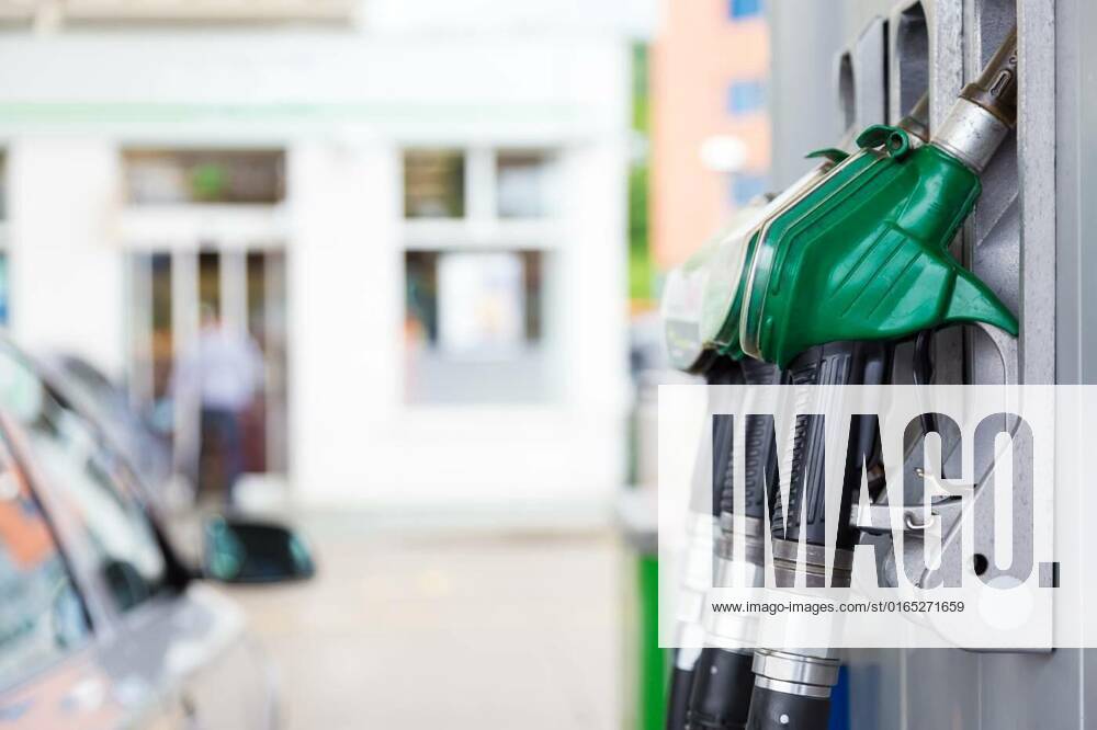 IMAGO Creative: Business, Inflation und Lieferketten Fuel pump in a gas station., Detail of a fuel pump in a gas station, Detail of a fuel pump in a gas station, 14.12.2020,