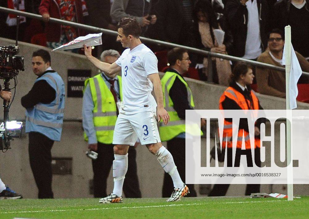 Football - 2014 International Friendly -England s Leighton Baines plays with a Paper plane that was thrown onto the pitch at Wembley. COLORSPORT ANDREW COWIE