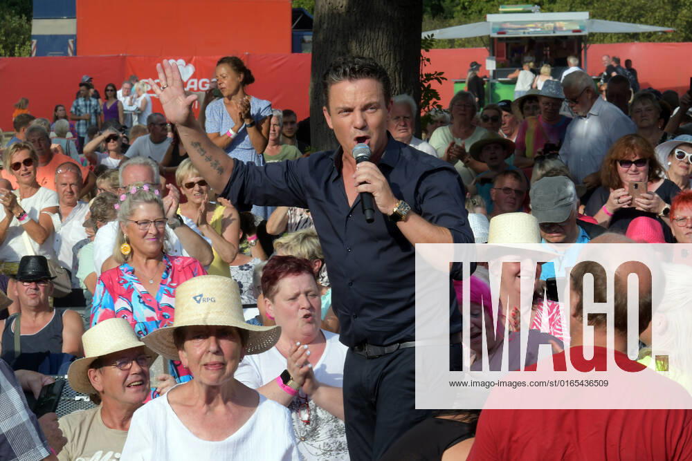 PK to the 8 th schlagerHammer 2022 Stefan Mross with Schlagerfans uind public with the 8 Schlager Hammer, venue in ORANIENBURG at the Orangerie Berlin 13 08 2022 Photopress Mueller Photopress Mueller