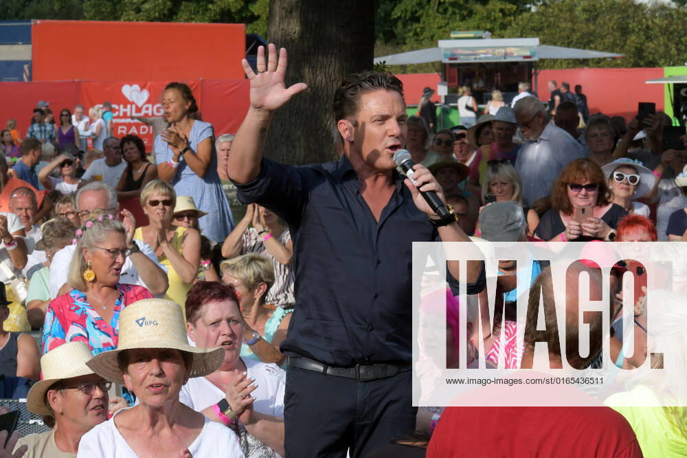 PK to the 8 th schlagerHammer 2022 Stefan Mross with Schlagerfans uind public with the 8 Schlager Hammer, venue in ORANIENBURG at the Orangerie Berlin 13 08 2022 Photopress Mueller Photopress Mueller