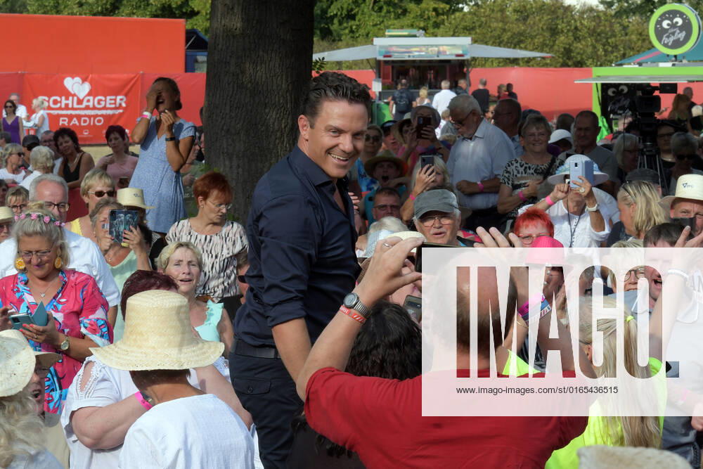 PK to the 8 th schlagerHammer 2022 Stefan Mross with Schlagerfans uind public with the 8 Schlager Hammer, venue in ORANIENBURG at the Orangerie Berlin 13 08 2022 Photopress Mueller Photopress Mueller