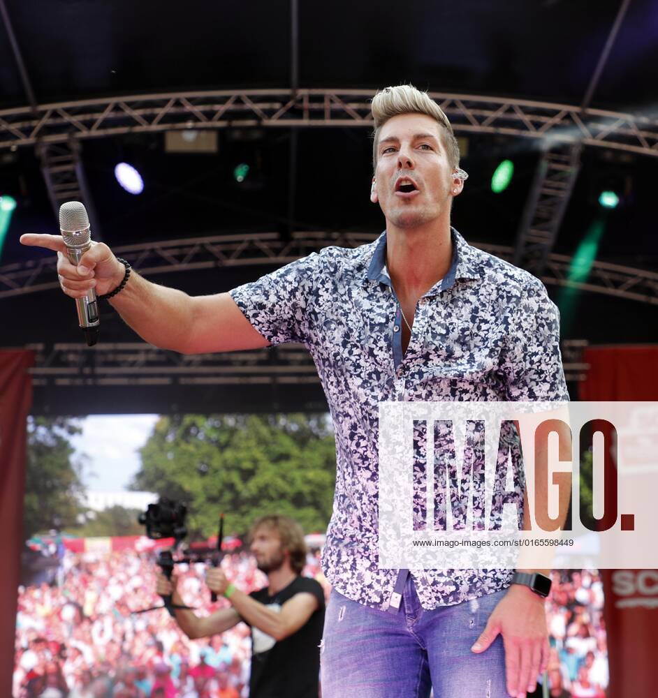 Norman Langen at the Schlager Radio Schlager Hammer Tour 2022 in Oranienburg