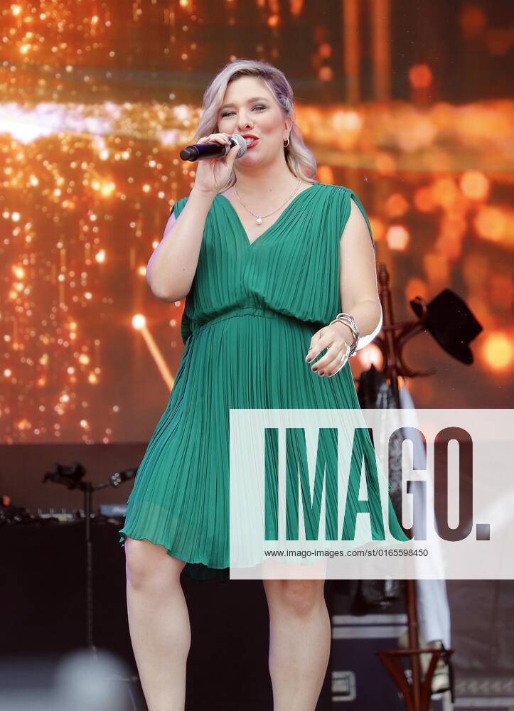 Laura Wilde at the Schlager Radio Schlager Hammer Tour 2022 in Oranienburg