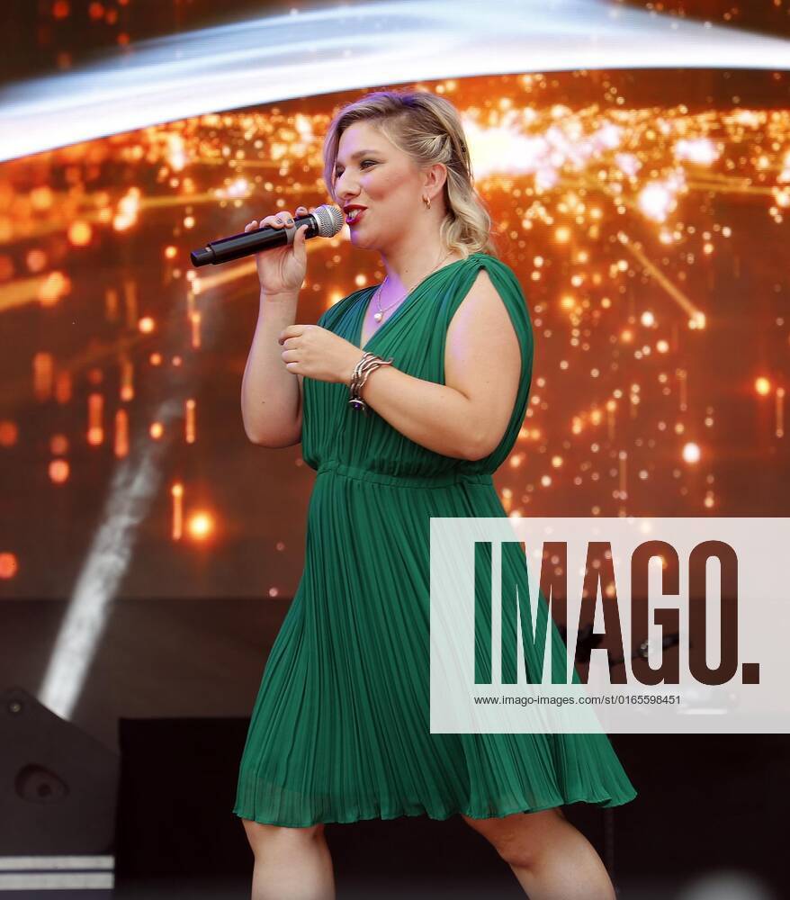 Laura Wilde at the Schlager Radio Schlager Hammer Tour 2022 in Oranienburg