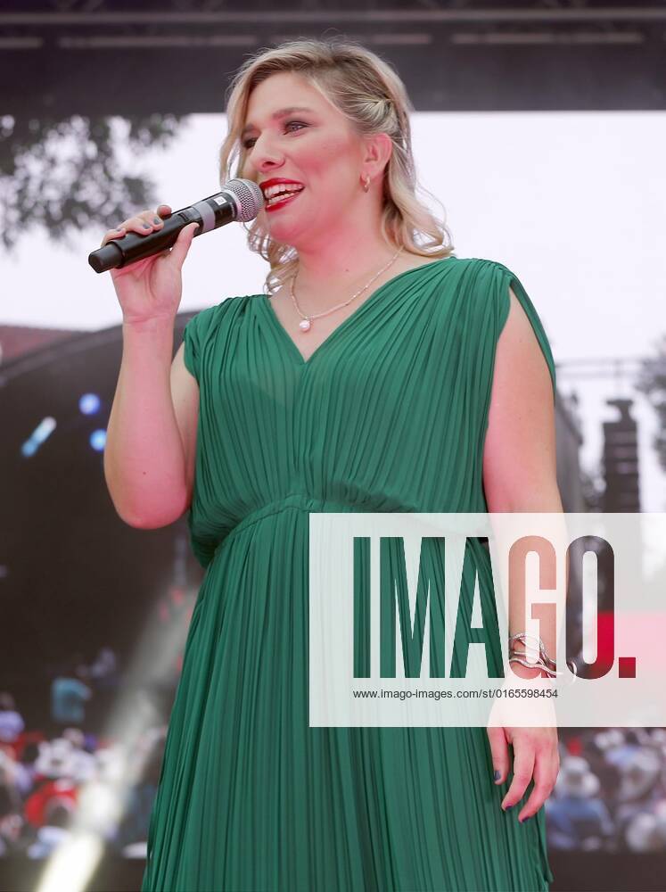 Laura Wilde at the Schlager Radio Schlager Hammer Tour 2022 in Oranienburg