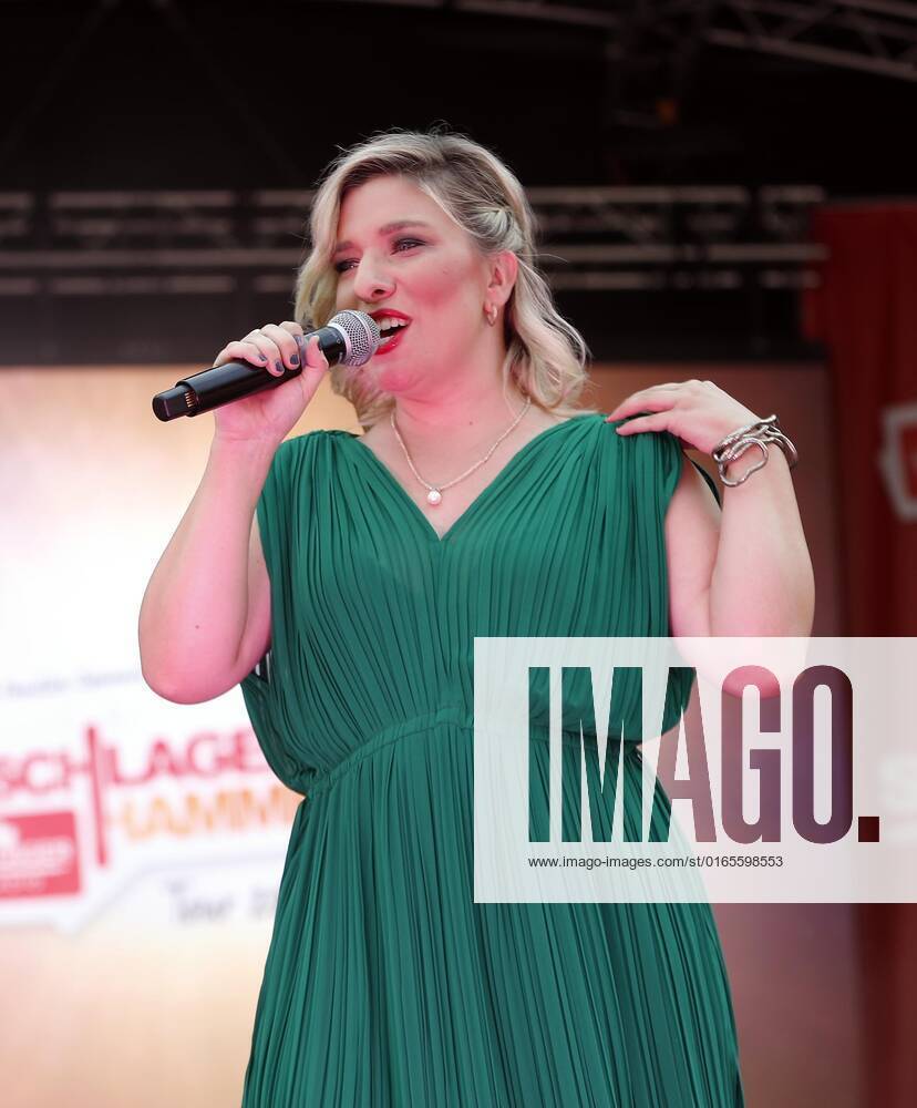 Laura Wilde at the Schlager Radio Schlager Hammer Tour 2022 in Oranienburg