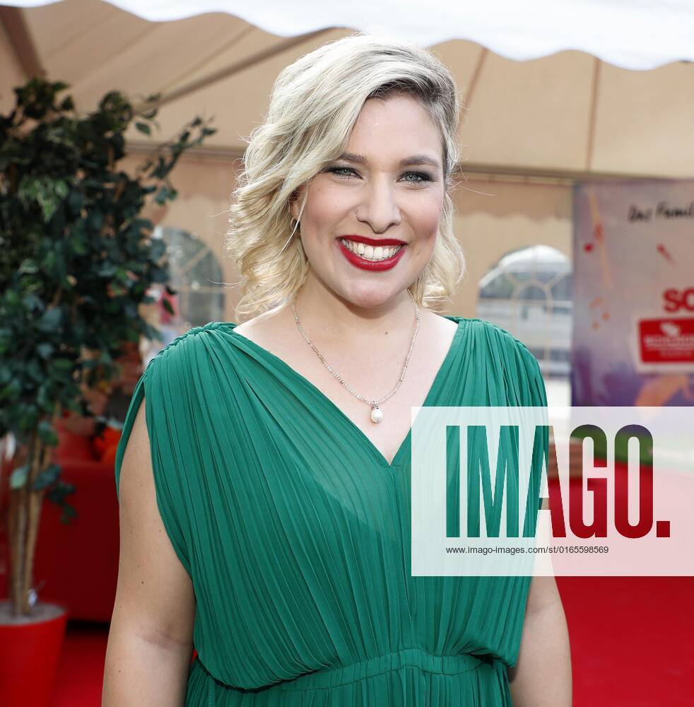 Laura Wilde at the Schlager Radio Schlager Hammer Tour 2022 in Oranienburg