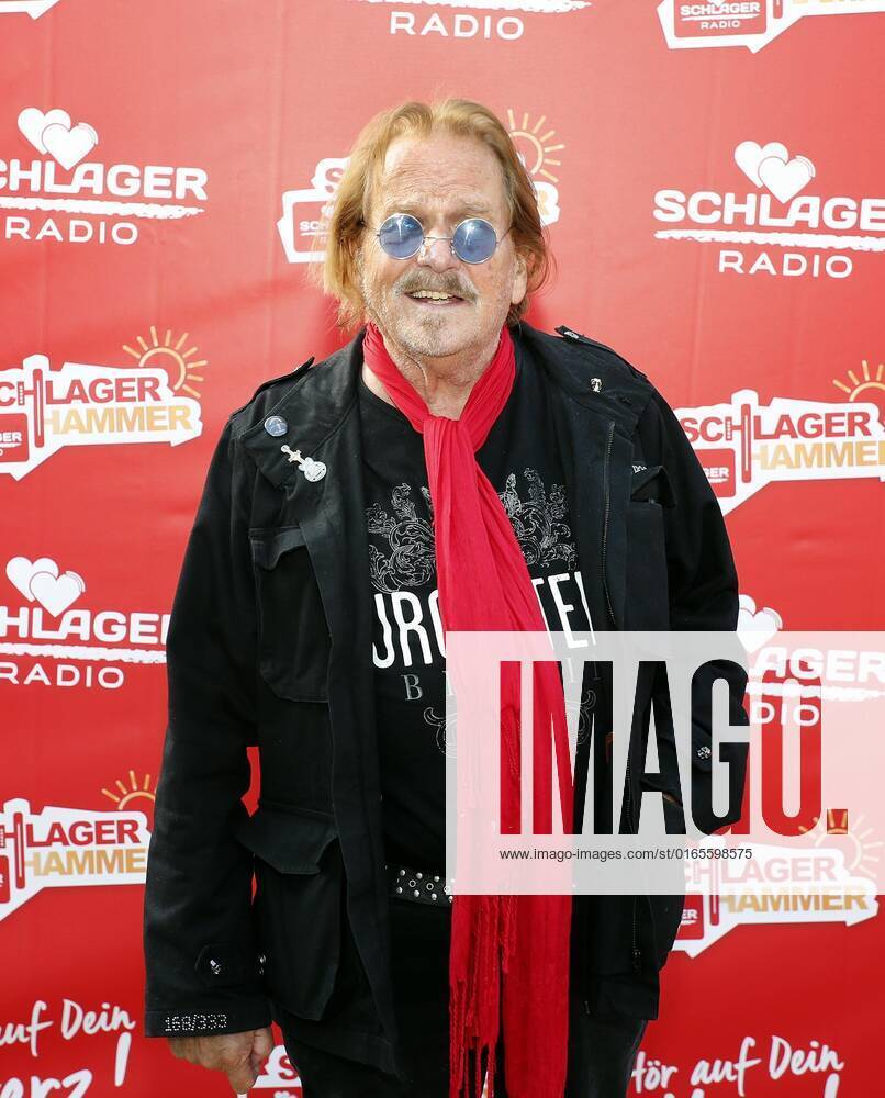 Frank Zander at the Schlager Radio Schlager Hammer Tour 2022 in Oranienburg
