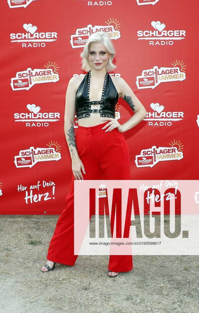 Marie Reim at the Schlager Radio Schlager Hammer Tour 2022 in Oranienburg